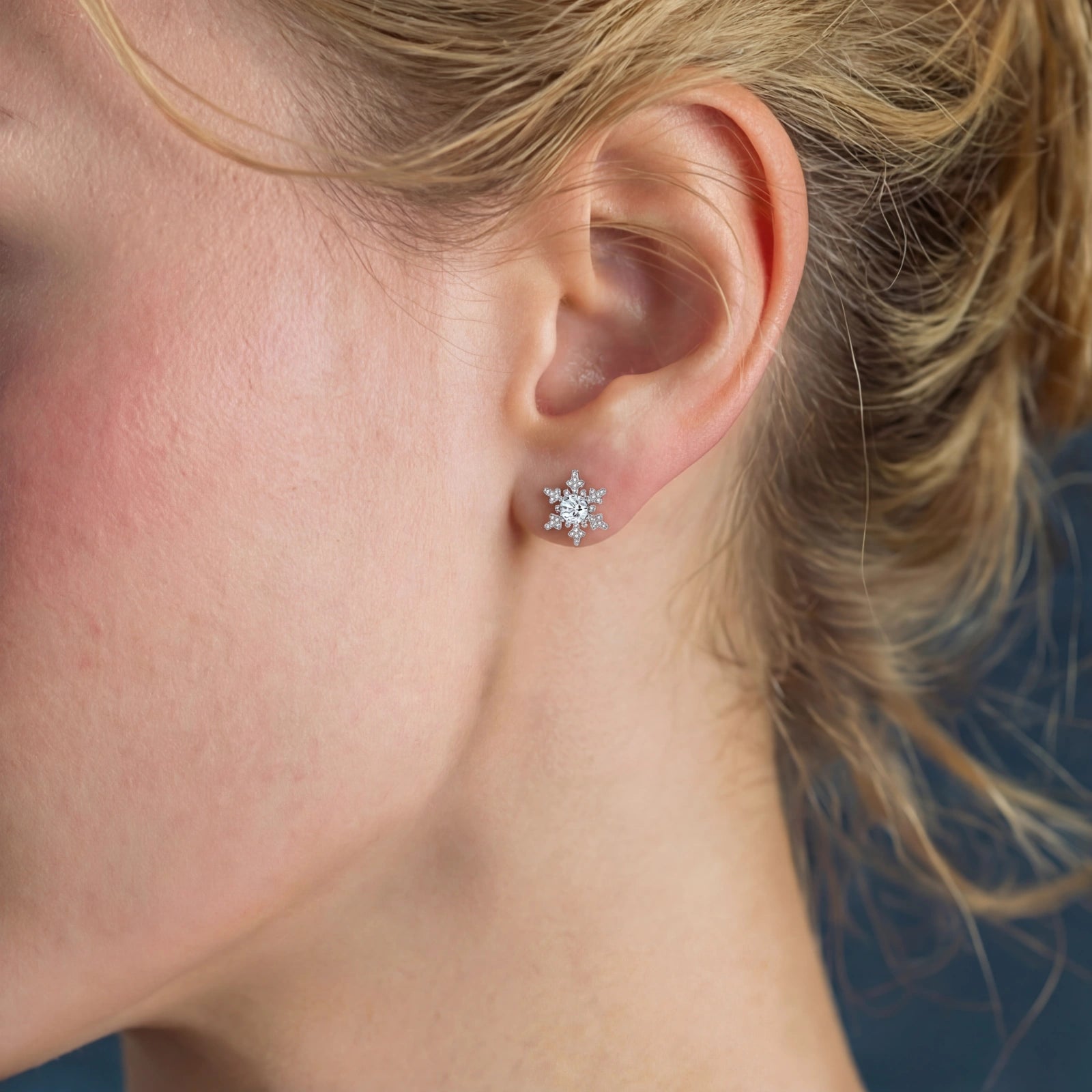Winter Spark Studs - HILO ROJO