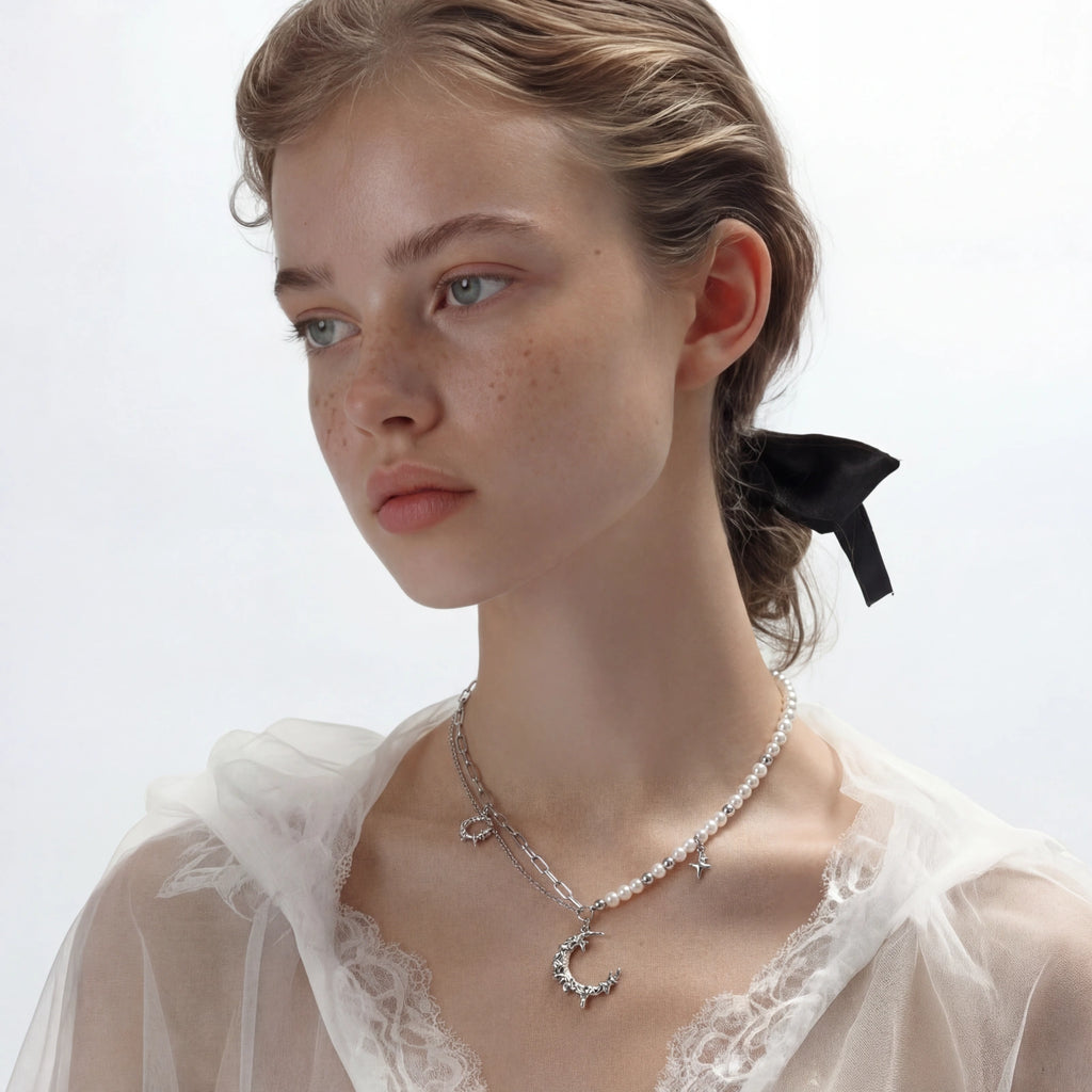 Celestial Moon Necklace - HILO ROJO