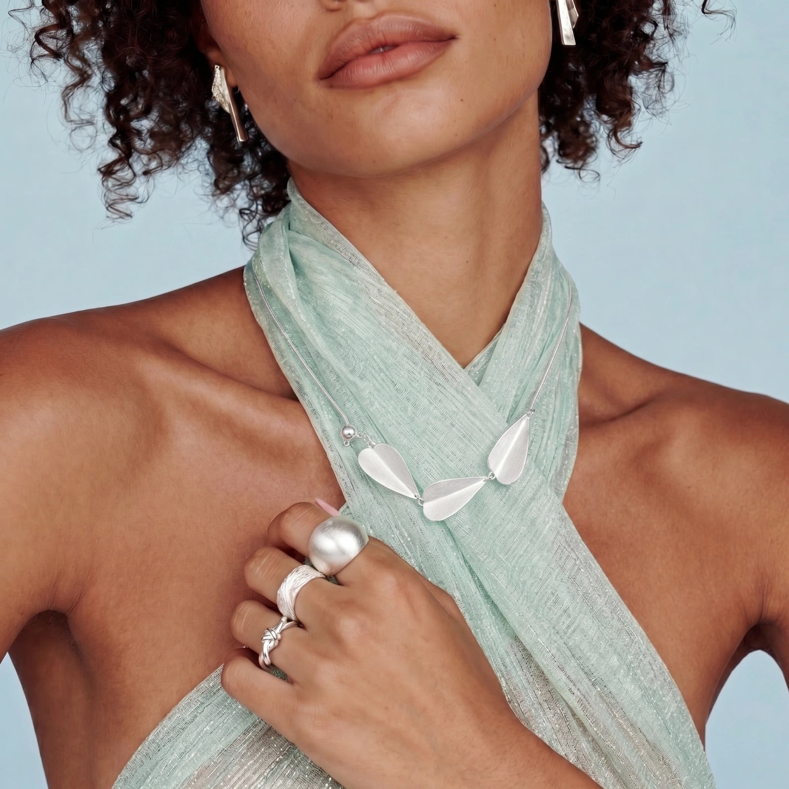Botanical Whisper Necklace - HILO ROJO