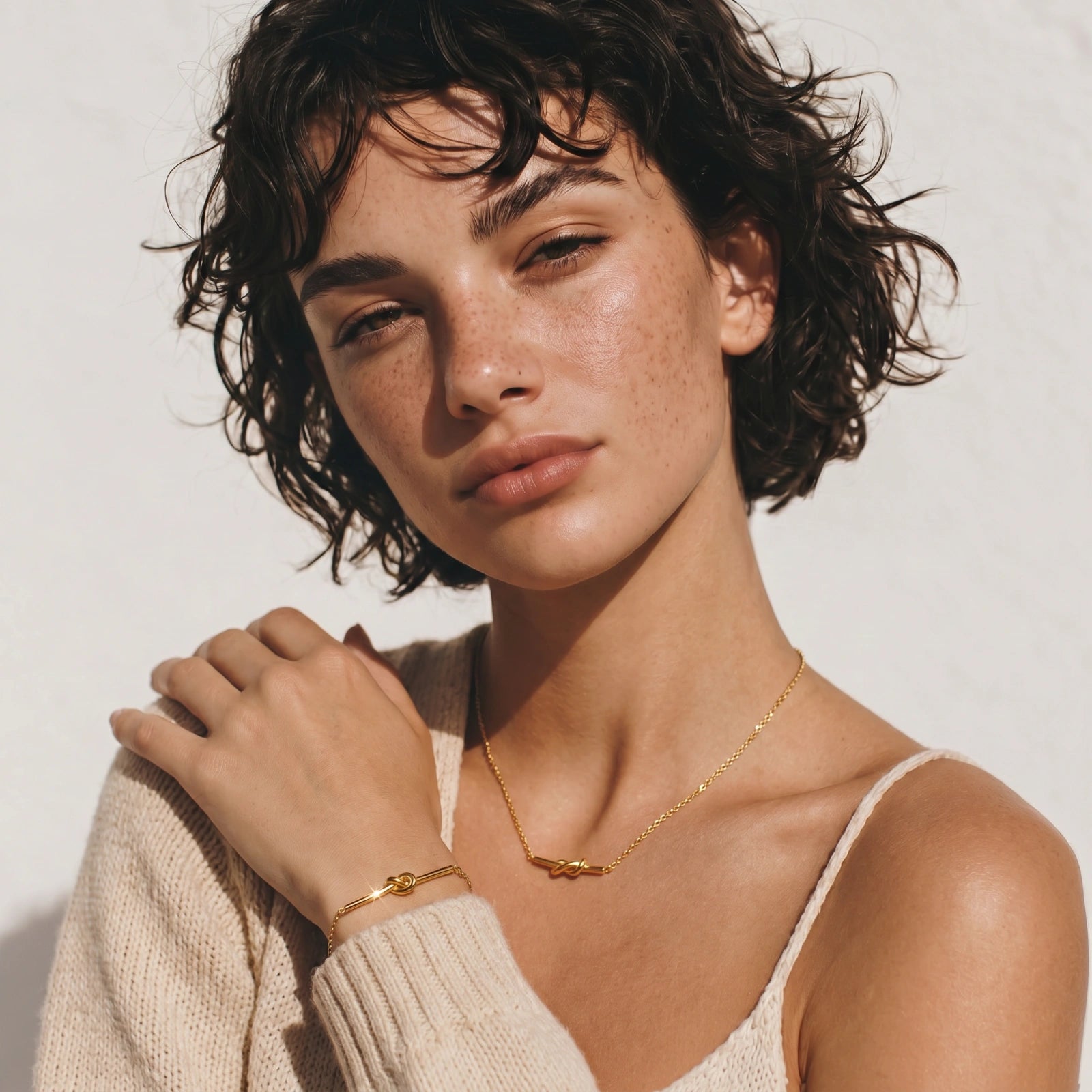 Unity Knot Necklace - HILO ROJO