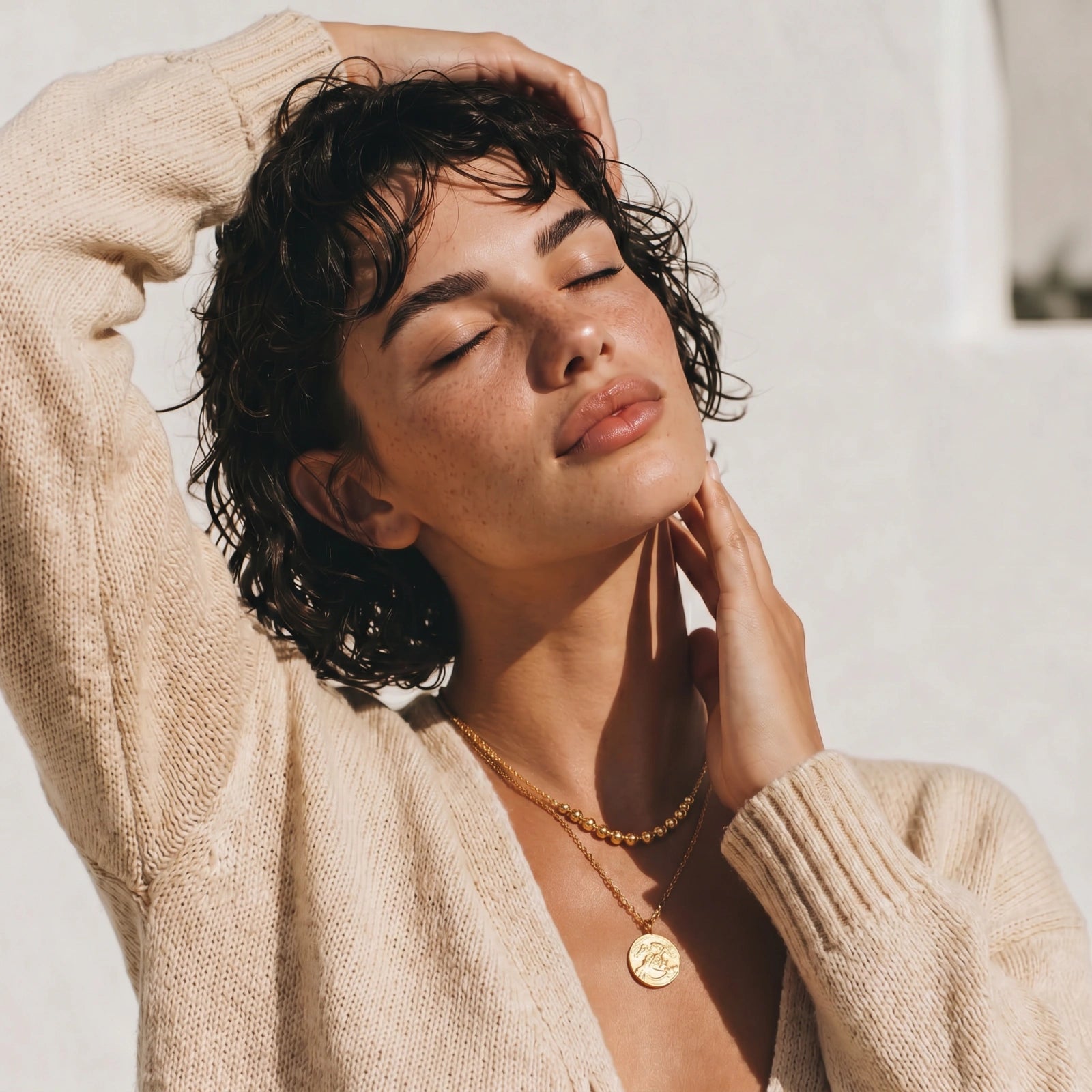 Golden Sphere Necklace - HILO ROJO