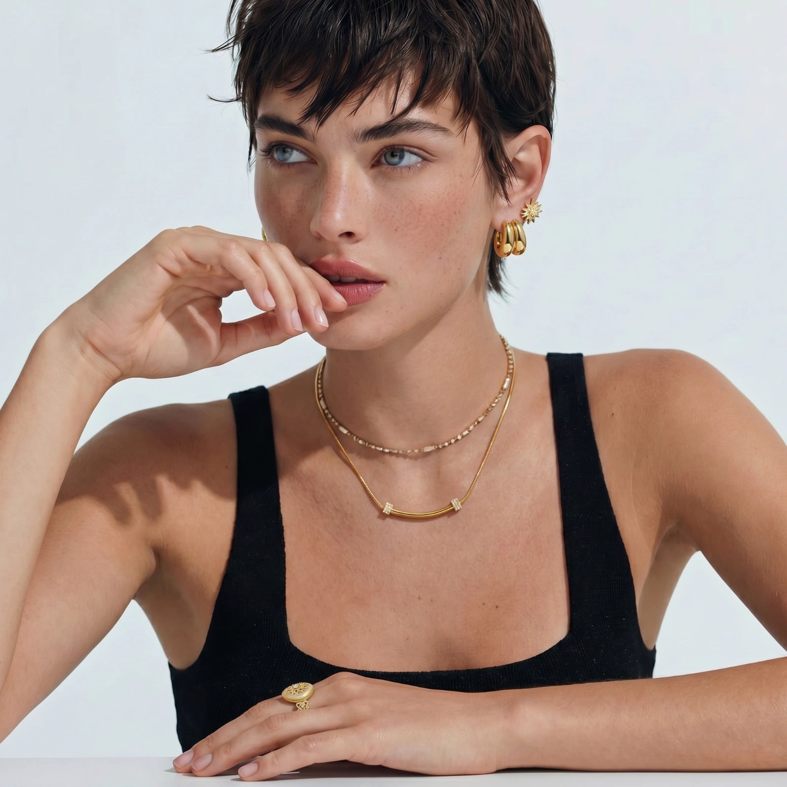 Curved Spark Bar Necklace - HILO ROJO