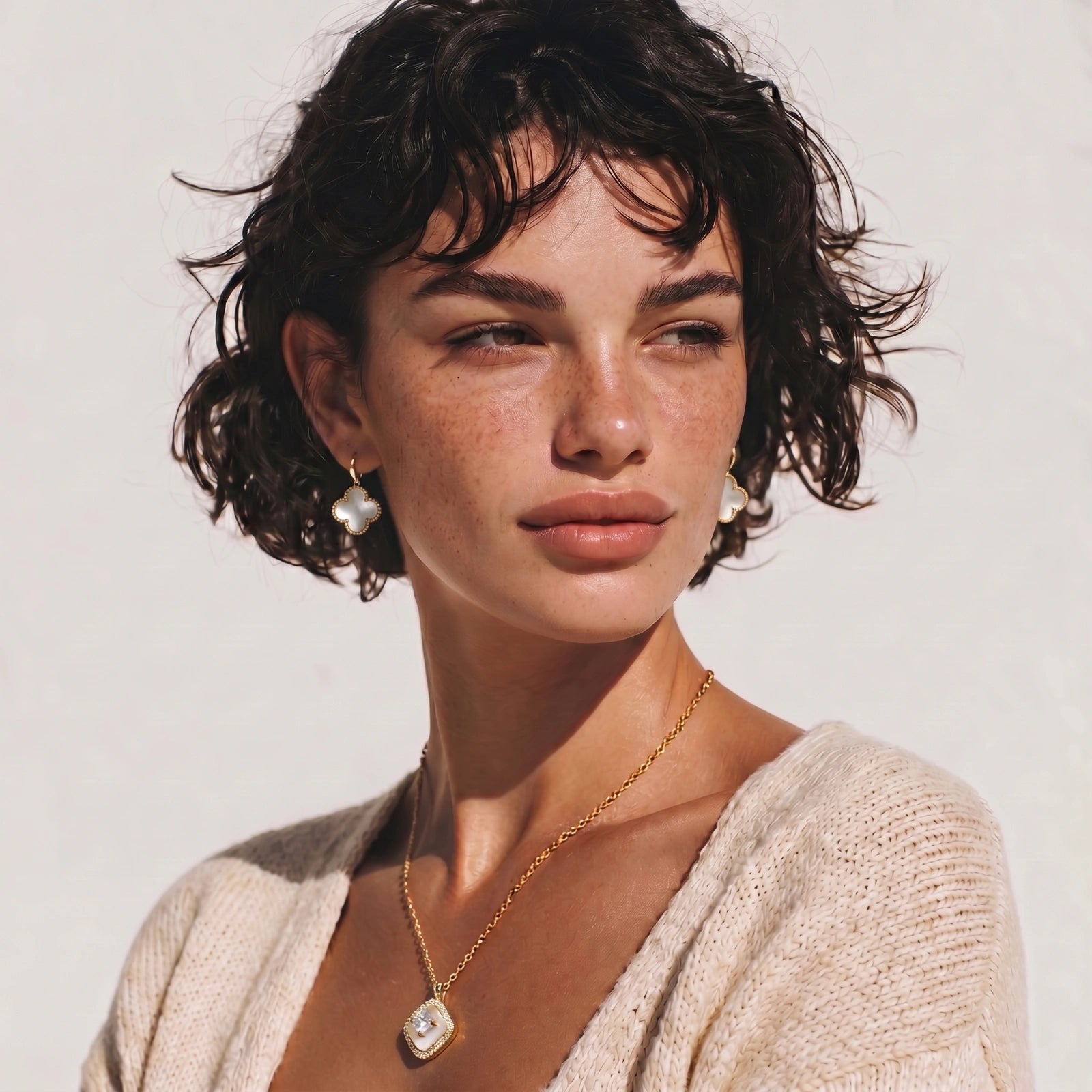 Golden Halo Pearl Pendant - HILO ROJO