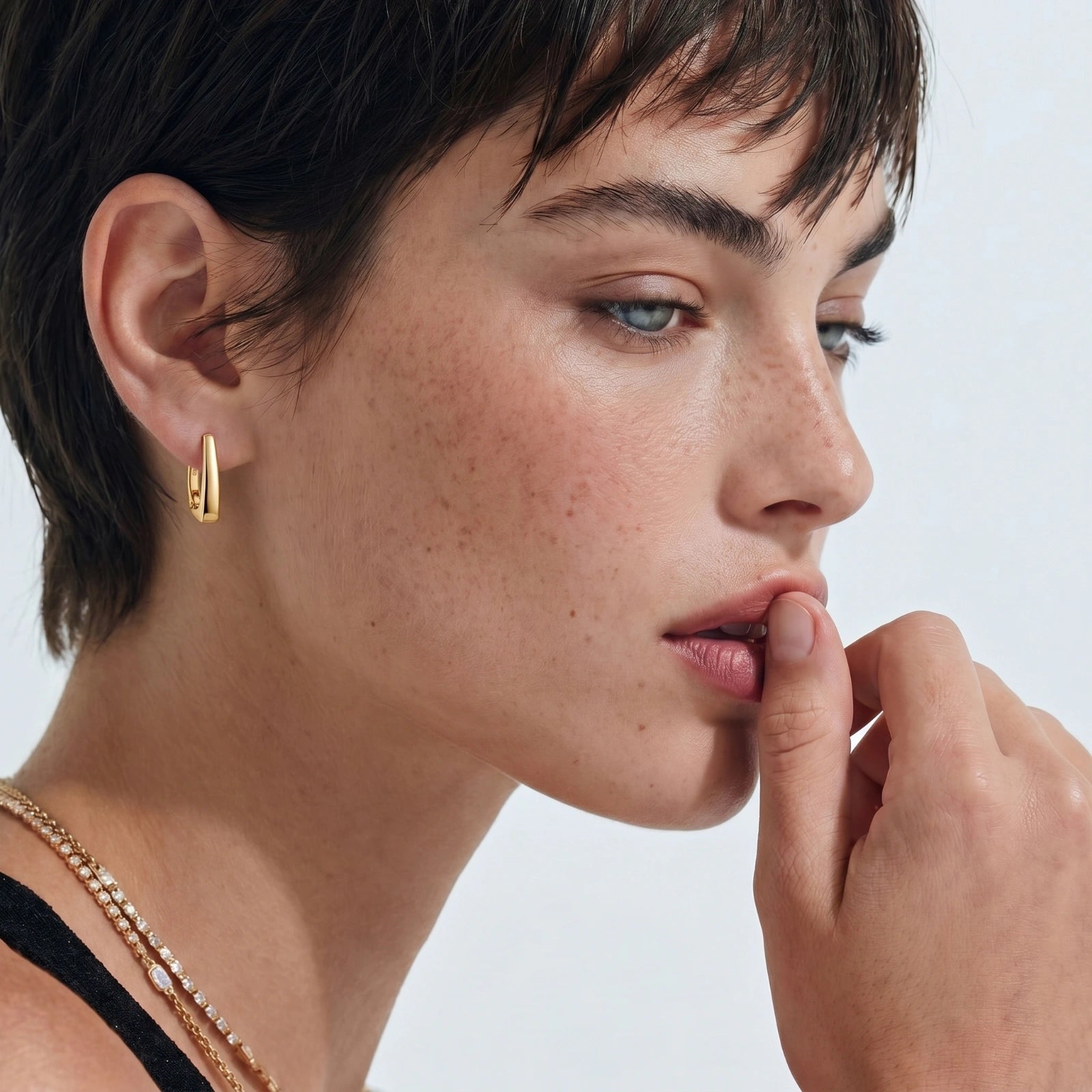 Golden Hour Huggie Earrings - HILO ROJO