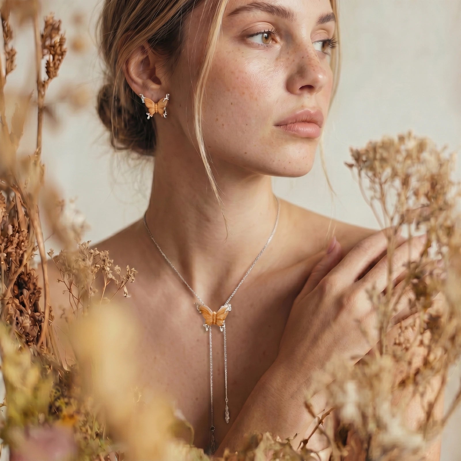 Amber Wings Butterfly Necklace - HILO ROJO