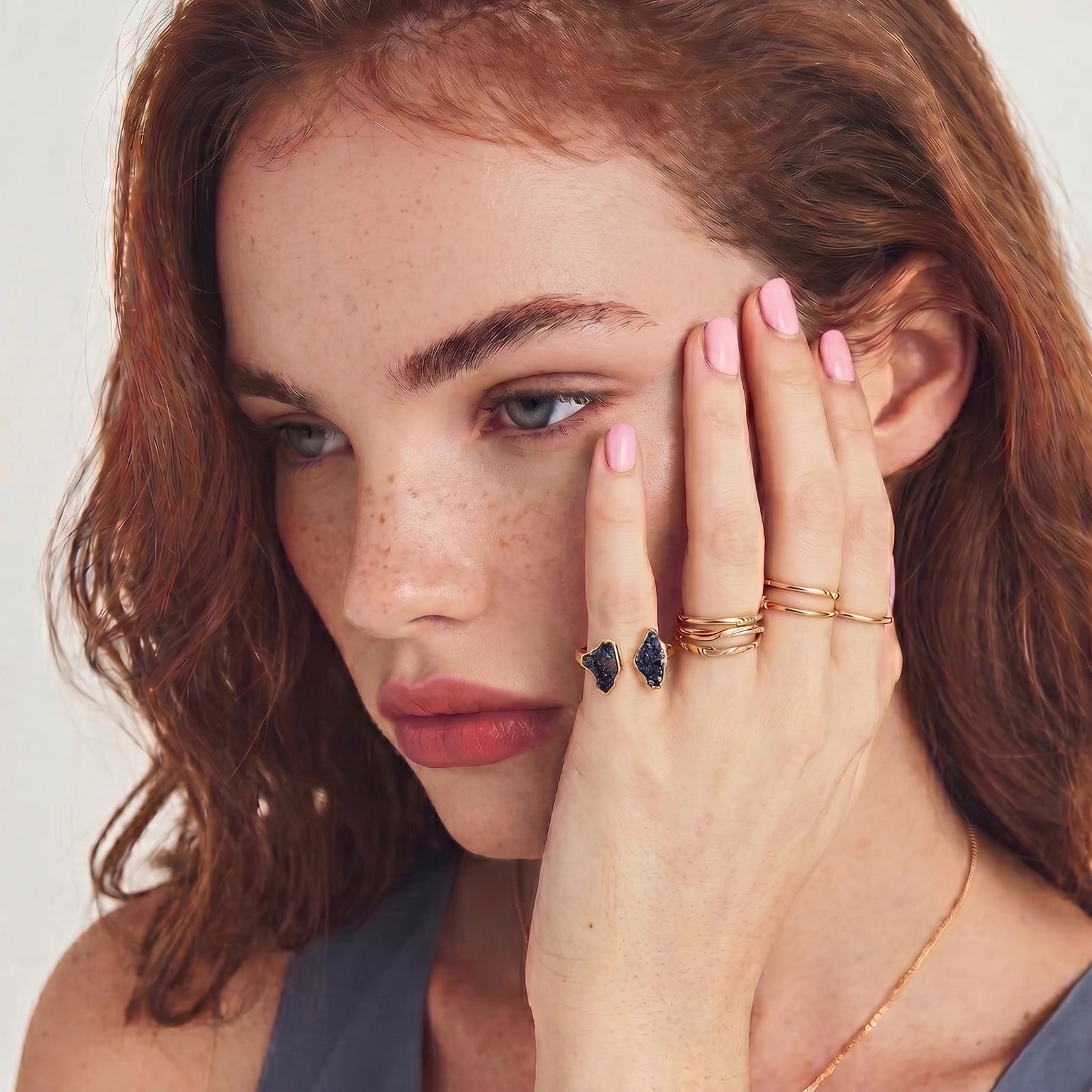 Stellar Embrace Ring - HILO ROJO
