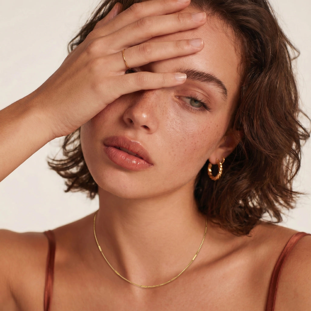 Golden Minimalist Chain - HILO ROJO